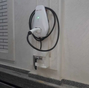 Elektromobillarga zaryadka o‘rnatish